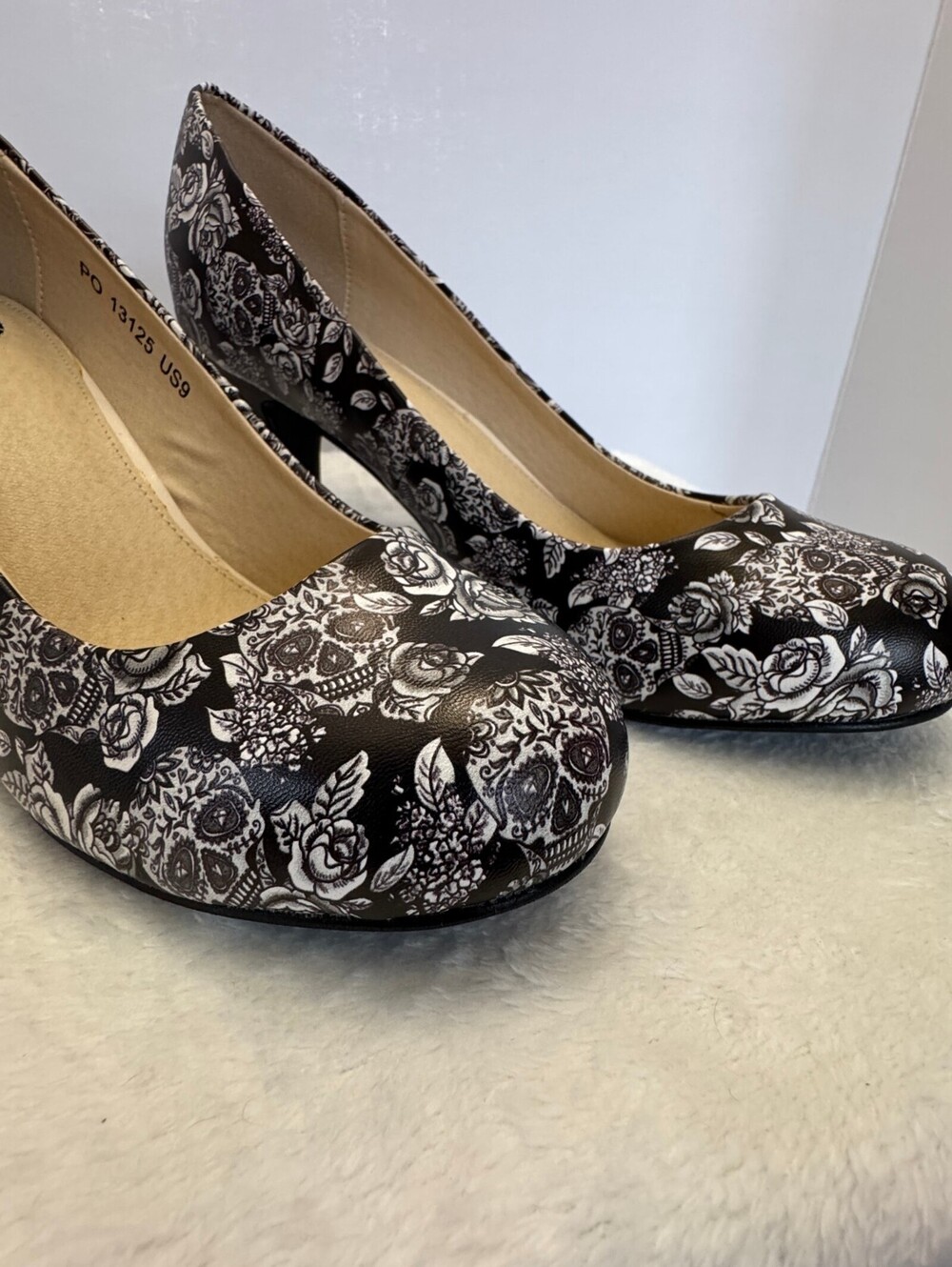 T.U.K. A8933L Antipop Heels Womens 9 Sugar Skull Roses Goth Pumps NWOT - Picture 4 of 10